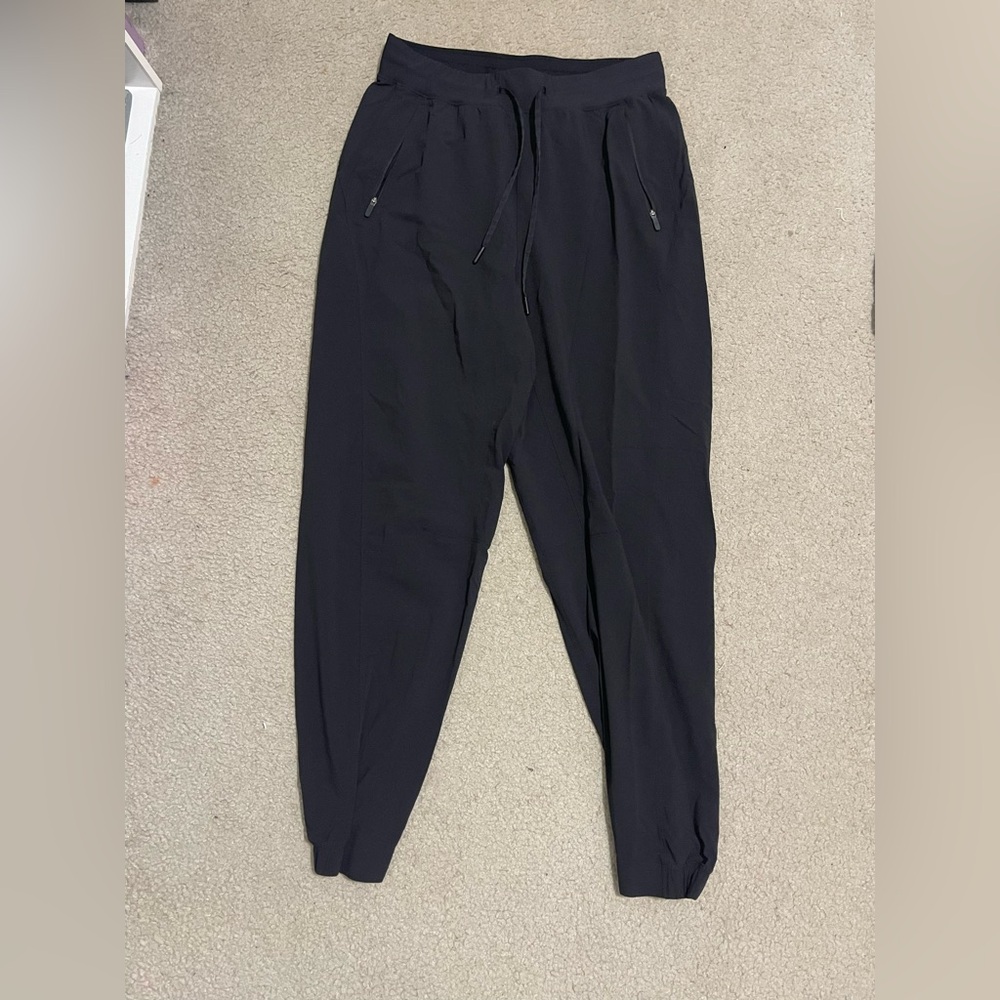 Women’s Lululemon license to train joggers